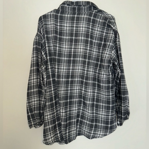 Black and White Flannel - Picture 4 of 4